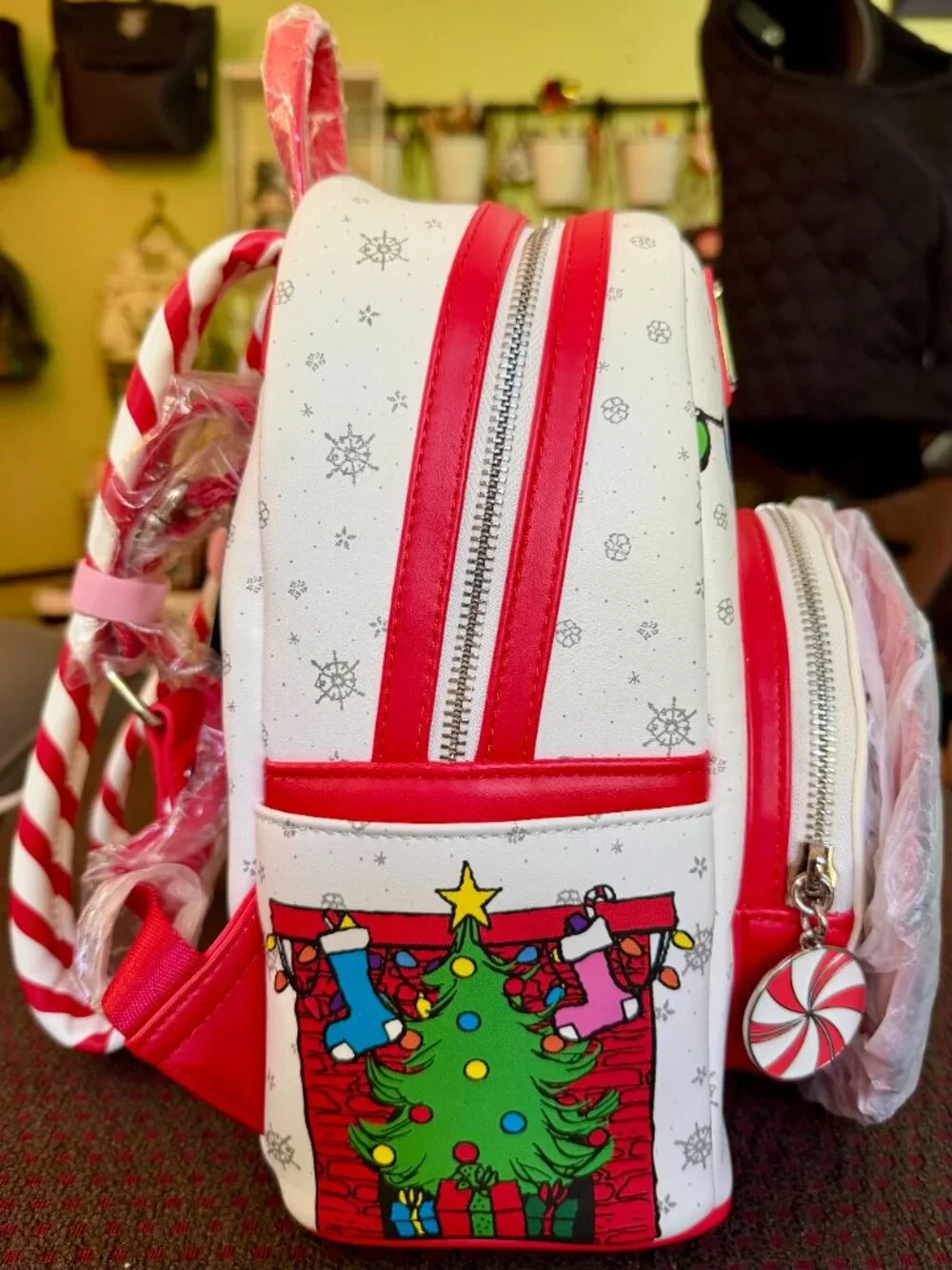NWT Loungefly Peanuts Snoopy Woodstock Holiday Plush Wreath Mini Backpack